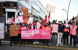 Trabalhadores dos correios continuam a lutar por melhores salários no Reino Unido