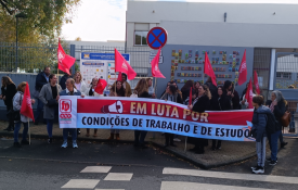 Trabalhadores não-docentes do agrupamento de escolas Alfredo da Silva em greve