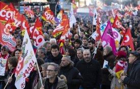  Sindicatos franceses dispostos a lutar contra a reforma das pensões