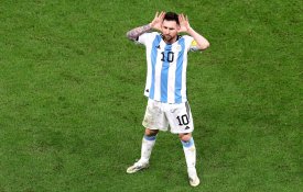  Messi ou a vã glória de mandar (dar uma volta)