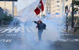 Central sindical peruana pede eleições e dissolução de Parlamento «sem autoridade»