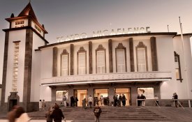 Petição: o Teatro Micaelense não pode ficar a «definhar e degradar-se»