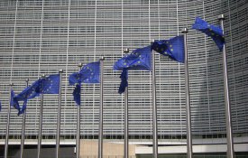 Bruxelas volta a criticar salário mínimo