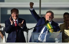 Lula defende democracia, critica governo anterior e já toma medidas