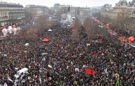 Mais de um milhão respondem nas ruas à reforma de Macron