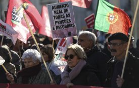 Reformados saíram à rua para exigir respeito e dignidade