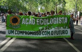 Basta de destruição! Com os Verdes, ecologia em ação!