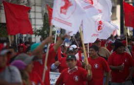 Peru: grande manifestação em Lima e lembrança do massacre de Juliaca