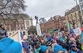 Centenas de milhares de professores participam em três dias de greve no Reino Unido