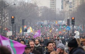 França: sexta jornada de protestos contra a reforma das pensões foi a maior