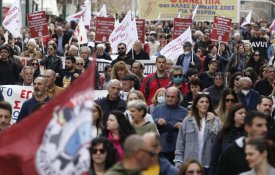 Milhares manifestam-se na Grécia contra privatização da ferrovia