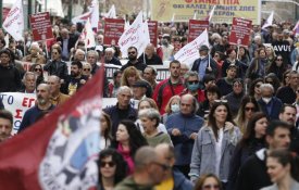  Milhares manifestam-se na Grécia contra privatização da ferrovia