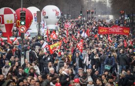Sindicatos franceses mantêm determinação na luta contra a reforma das pensões