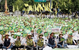 Mais de 50 mil trabalhadores da Saúde em greve na Coreia do Sul
