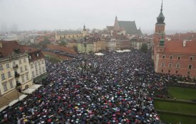 Manifestações levam Parlamento a chumbar nova lei do aborto