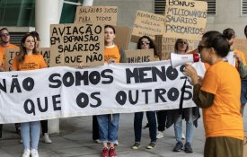  Tripulantes de cabine da easyjet iniciam greve com concentração no Porto