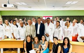 Mais 120 médicos cubanos chegam a Itália