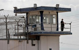 Nove presos palestinianos mantêm protesto contra a detenção administrativa