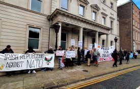 Protesto pela paz e contra o envolvimento da Irlanda na guerra da Ucrânia