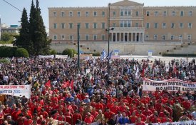 Milhares de trabalhadores gregos nas ruas contra a «escravatura moderna»