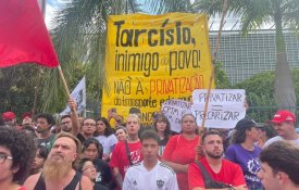 Trabalhadores de São Paulo em greve e multidão na rua contra as privatizações