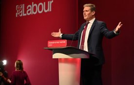 Líder do Labour elogia Thatcher e mostra que é igual aos conservadores