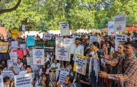 Índia: organizações de jornalistas condenam congelamento de contas do Newsclick
