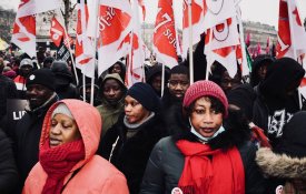 Indignação e revolta contra a lei da imigração em dezenas de cidades francesas