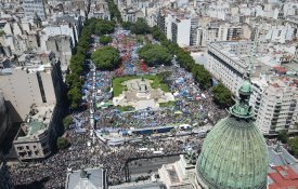 Gigantesca manifestação em Buenos Aires contra as políticas de Milei