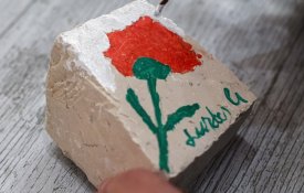 Abril pintado na calçada de Setúbal