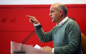 PCP acusa Luís Montenegro de fugir ao debate