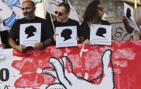 António Arroio: professores saem à rua em defesa dos colegas