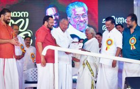 Frente de Esquerda entrega mais de 30 mil títulos de terra a famílias em Kerala