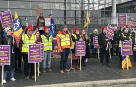 Trabalhadores galeses protestam contra cortes na cultura