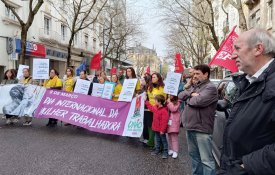 Enfermeiras discriminadas por terem sido mães protestam em Lisboa