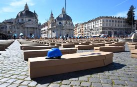 Mais de mil caixões no centro de Roma alertam para mortes no trabalho