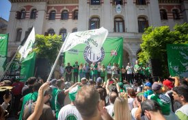 Trabalhadores argentinos denunciam despedimentos e encerramentos