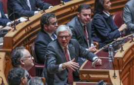 Fim do impasse institucional evitável que nunca teve em conta problemas do país
