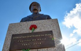Homenagem a Gertrudes da Silva, capitão de Abril