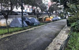 Migrantes acampados nos Anjos «também querem ajudar a construir este País»