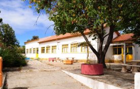  PS e PSD insistem no encerramento da Escola Básica da Fonte Santa, em Almada
