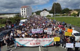  Enorme manifestação na Galiza contra a «indústria depredadora» da Altri