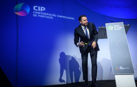 Submissão aos submissos: eis a postura do Governo face às tarifas americanas