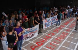 Trabalhadores gregos mobilizam-se contra o aprofundamento da exploração