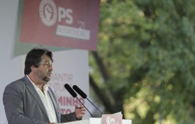 «Episódio menos feliz» continua. PS celebrará 25 de Novembro com Chega e PSD