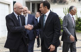 Há várias opções à direita, mas no final ganha sempre o Passos