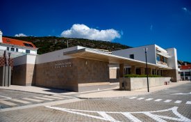 Governo impede contratação de médicos. Câmara de Sesimbra pede reunião com ministra