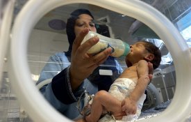 No meio do bloqueio israelita a Gaza, dois bebés morrem por desnutrição