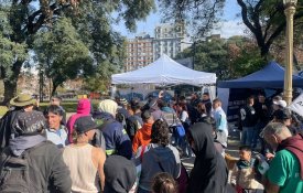 «Panelas populares» em Buenos Aires matam a fome e denunciam «modelo libertário»