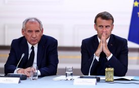 França: solução para «crise financeira» é acabar com feriados